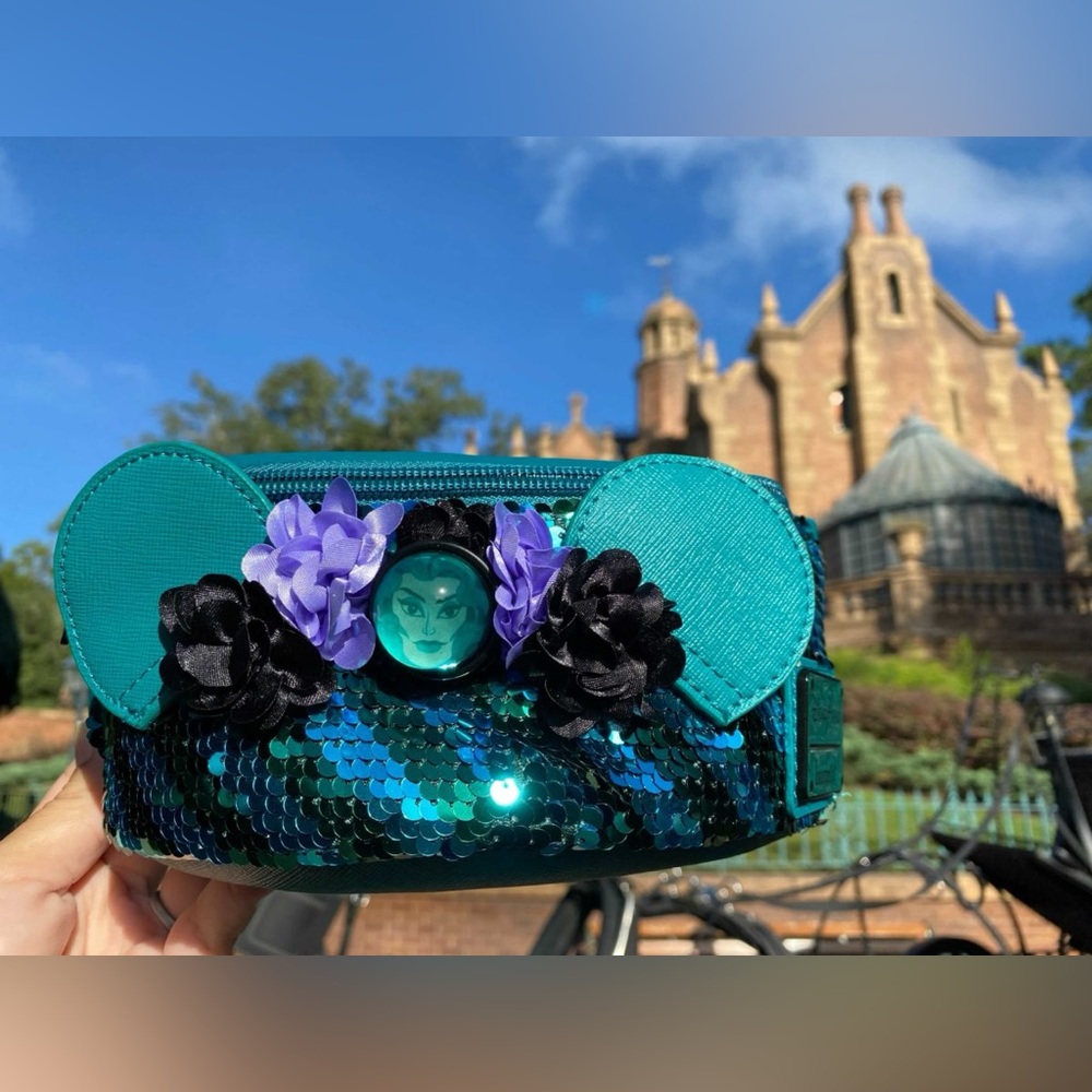 NWT Minnie’s Main Attraction Haunted Mansion Fanny pack